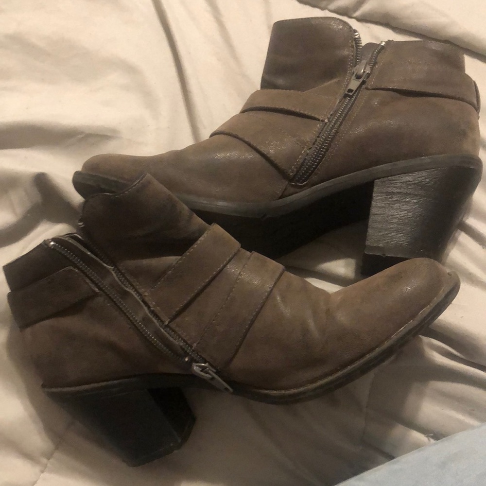 Crown vintage 7 1/2 woman’s grey ankle boots